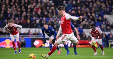 Viktor Gyokeres fired home from the spot to give Arsenal a crucial win at Everton on Saturday