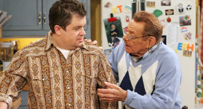 This Awful 200+ Episode Sitcom Is Weirdly Topping the Streaming Charts Right Now