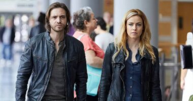 This Forgotten Sci-Fi TV Show Based on Bruce Willis and Brad Pitt's Time Travel Movie Doesn't Deserve the Hate