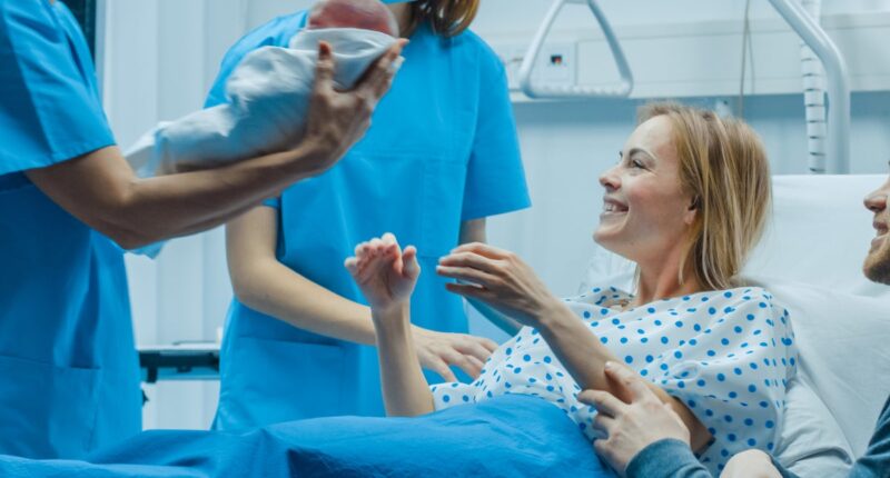 Thousands sign petition demanding legal limit on midwives’ working hours