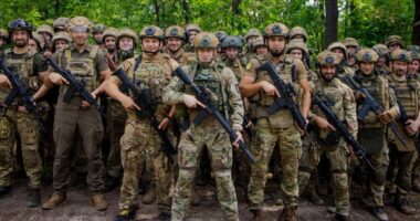 Ukrainian POWs ‘being systematically executed’ by Russia, says top commander