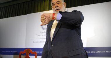 Celebrity Net Worth logo