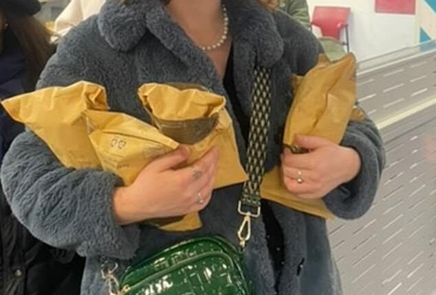 I took five parcels to high Street Kensington post office to send through Royal Mail, using the First and Second class service, Parcelforce, Evri and DPD