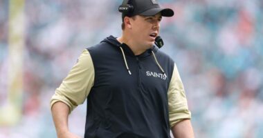 Who Replaces Alvin Kamara? Saints RB Plan for Panthers Game in Week 15