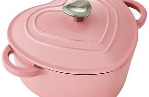 Aldi's first-ever heart-shaped Dutch oven