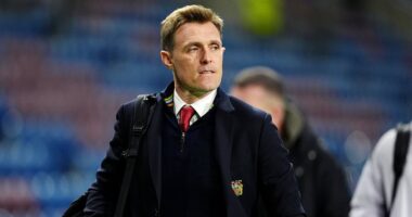 Burnley vs Manchester United - Premier League LIVE: Latest score, team news and updates as Darren Fletcher takes charge of the Red Devils following Amorim exit