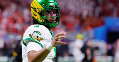 Celebrity Net Worth logo