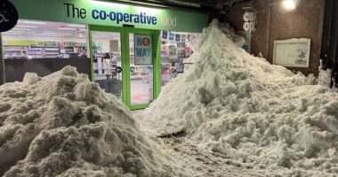 Fears English villages could be cut off by Storm Goretti's heavy snow tonight after Scottish towns spent days in isolation: Live updates