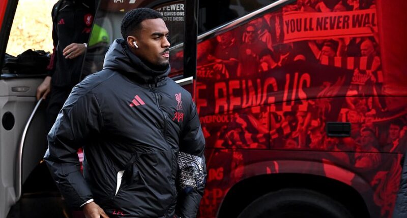 Fulham vs Liverpool - Premier League LIVE: Latest score, team news and updates as Arne Slot's side take on The Cottagers plus updates from the other 3pm games including Newcastle vs Crystal Palace