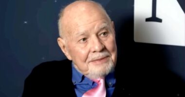 Gloom, Boom and Doom author recommends buying gold but not bitcoin