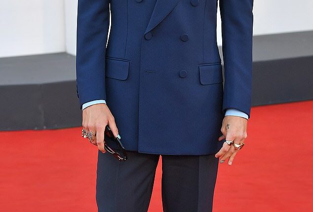 Harry Styles has been fiercely slammed by fans online after he charged nearly $1,000 for his concert tickets