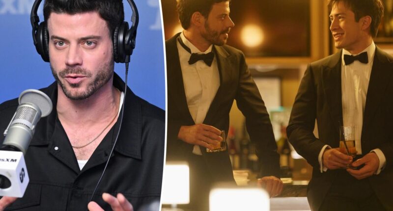 'Heated Rivalry' star François Arnaud unfollows cast on social media