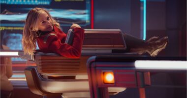 Holly Hunter Explains Chancellor Ake (Including Why She Sits Like That)