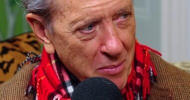 Richard E. Grant fought back tears as he recently opened up on the death of his late wife, Joan Washington