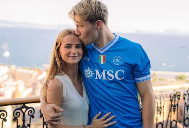 Rasmus Hojlund poses with the Italian Super Cup trophy after Napoli beat Bologna