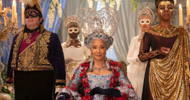 Corey Mylchreest as Young King George, India Amarteifio as Young Queen Charlotte in episode 102 of Queen Charlotte