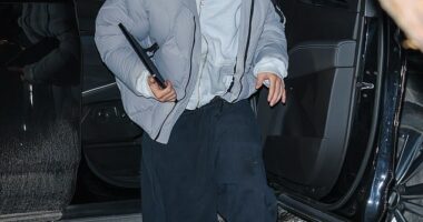 Justin Bieber, 31, appeared to get a parking citation in the luxe Colorado ski town on Saturday