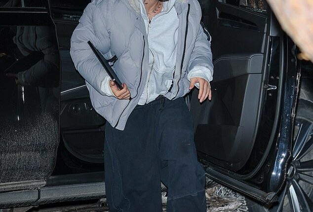 Justin Bieber, 31, appeared to get a parking citation in the luxe Colorado ski town on Saturday