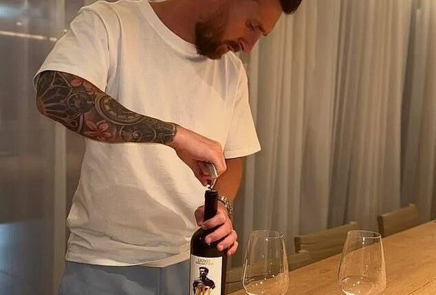 Lionel Messi has revealed that his favourite alcohlic drink is a wine mixed with sprite