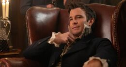 Bridgerton. Luke Thompson as Benedict Bridgerton in episode 402 of Bridgerton