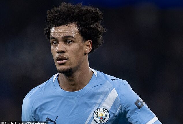 Fulham are closing on the signing of Manchester City attacking midfielder Oscar Bobb