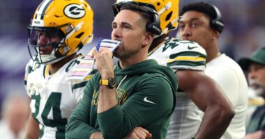 Matt LaFleur’s Second-Half Decisions Spark Questions After Packers Loss to Bears