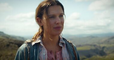 Enola Holmes 3. (L to R) Louis Partridge as Tewkesbury and Millie Bobby Brown as Enola in Enola Holmes 3