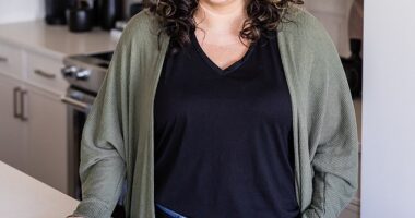 Mindset coach Renee Houtstra has spent years guiding entrepreneurs and top CEOs through the labyrinth of money blocks, limiting beliefs and financial anxiety