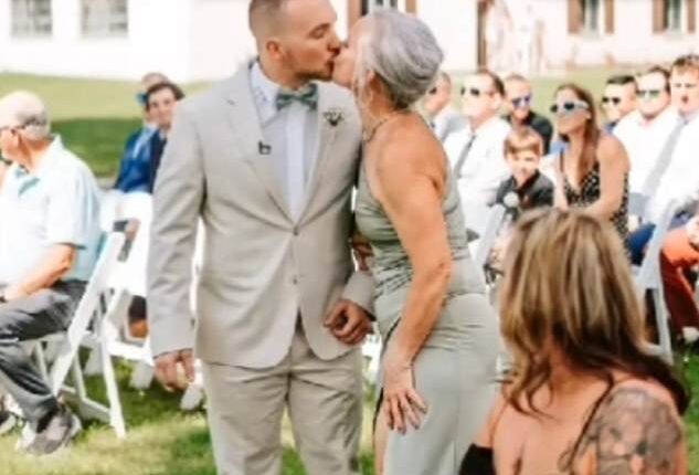 One woman made her son kiss her on the lips in front of his future wife, according to a series of now-deleted photos from influencer @lanealexisxo