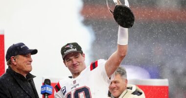 Patriots are back in the Super Bowl as they beat the Broncos 10-7 in farcical second-half weather in Denver
