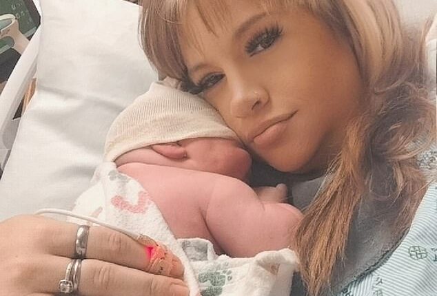 Markie Smith with her 13lb newborn, son Canyon