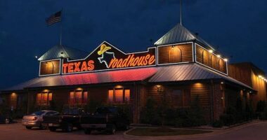 Like many other restaurants, Texas Roadhouse now asks customers to make a tip selection on the payment screen after they pay