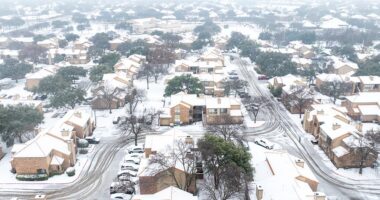 The 12 cities that will see 'catastrophic' damage by crippling US winter storm: Live updates