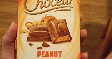 Aldi Australia shoppers proclaimed that their in-house Choceur Peanut Butter Chocolate Block was an excellent dupe for iconic American chocolate Reese's Peanut Butter Cups
