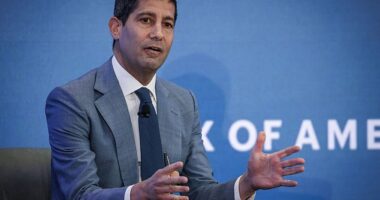 Trump chooses 'central casting' Kevin Warsh for Fed Chair