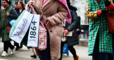 UK economy in surprise return to growth for November