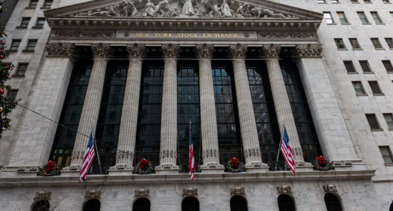 U.S. stock futures dip ahead of a busy week on Wall Street