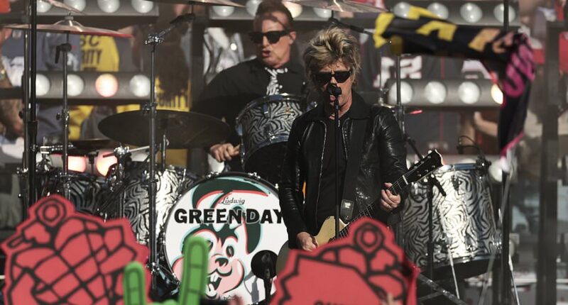 Super Bowl LX live: Seahawks-Patriots updates, Bad Bunny's halftime show and all the celebs in San Francisco