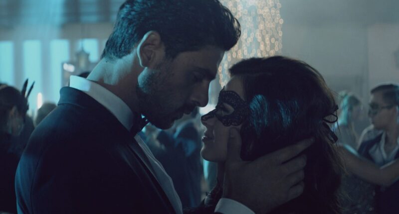 48 Best Sex and Nude Scenes on Netflix Right Now