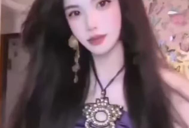 A Chinese influencer allegedly lost thousands of followers after a filter disappeared during a livestream, exposing her real face (pictured with filter)