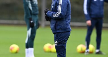 Mikel Arteta has told his Arsenal players to leave the club if they can't cope with title pressure