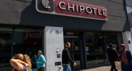 Chipotle’s outlook for the year casts doubt on a restaurant-industry rebound