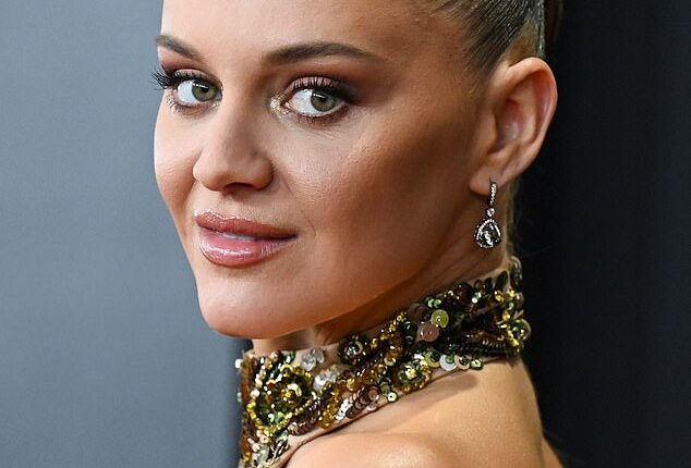 Kelsea Ballerini's elaborate updo was pulled so tight away from her face during Sunday night's Grammy Awards that she had to take ibuprofen for the pain