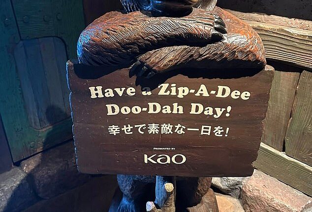 It's the end of an era in Tokyo Disneyland, with the removal of the only surviving Zip-A-Dee-Doo-Dah theme park sign