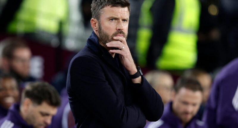 Everton vs Manchester United live: Latest team news and line-ups from Premier League