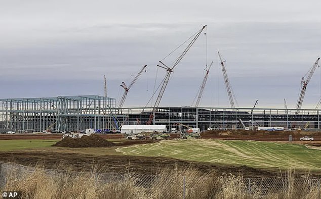 Trump's policies to halt the growth of the electric vehicle industry have been blamed on 1,600 job losses at a multibillion-dollar Kentucky vehicle battery plant