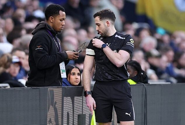 There was a six-minute delay in the north London derby as assistant referee Blake Antrobus had his communication system fixed