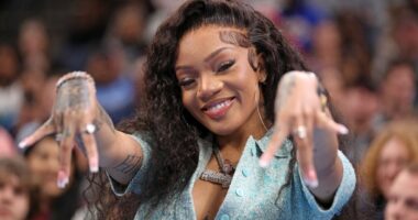 Celebrity Net Worth logo