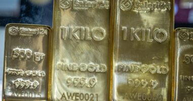 Gold futures reclaim $5,000 mark, buoyed by ‘gradual erosion of confidence’ in the U.S. dollar