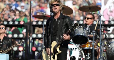 Green Day avoids controversy in Super Bowl performance